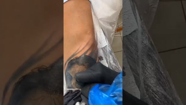 Сделали крутую татуировку на руке смотреть онлайн