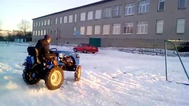 Дрифт на мототракторе смотреть онлайн