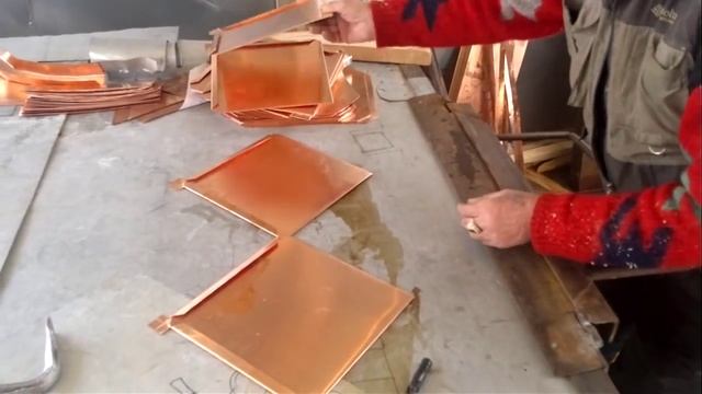 Дед делает медную чешую и прикалывается))) смотреть онлайн