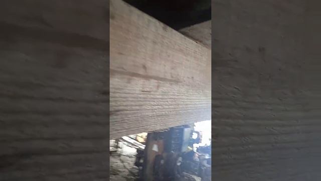 крыша второго огромного ангара...балки прогнулись,пол метра снега,напитался водой....буровую по... смотреть онлайн