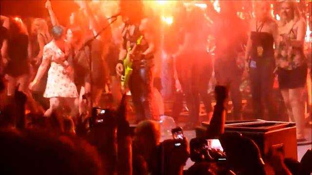 Party All Day (**** All Night) - Steel Panther - Melbourne 2013 - Girls on Stage смотреть онлайн