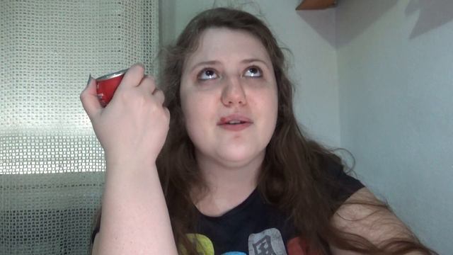 Lara Assaggia: Fanta Strawberry&kiwi, Monster Ultra Blue, Skittles Chewie, Cioccolato Hershey's