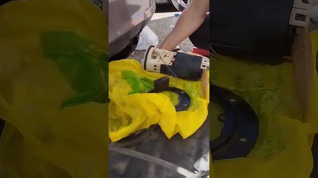 Replacement of the fuel pump Opel Agila 1.2 , without a pit and a garage.Замена бензонасоса Agila смотреть онлайн