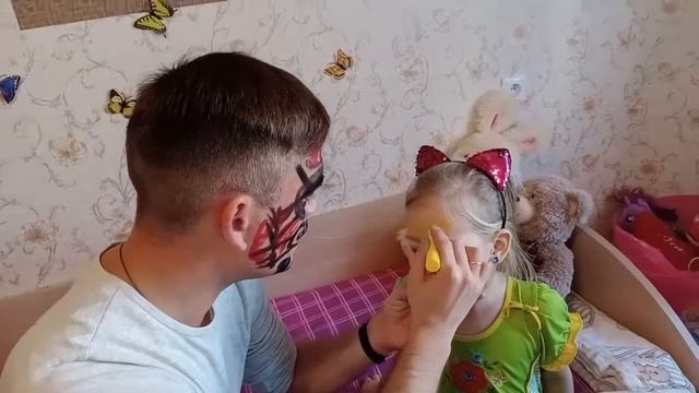 Папа рисует аквагрим леопард. Аквагрим челлендж /Sofiichka.