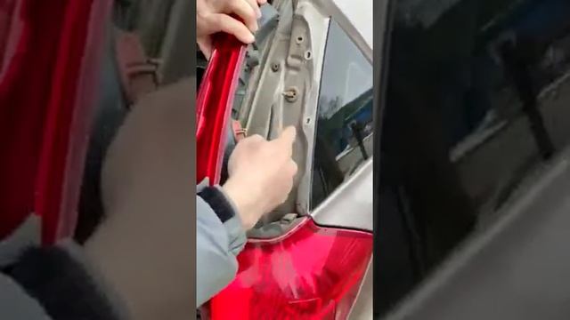 kia ceed 2008. киа сид. замена лампочки в стоп сигнале. смотреть онлайн