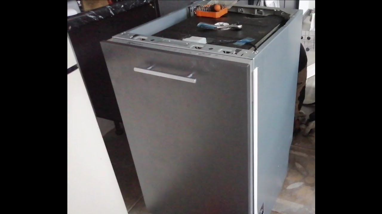 посудомоечная машина electrolux протекает, выбивает автомат. ошибка i40 смотреть онлайн