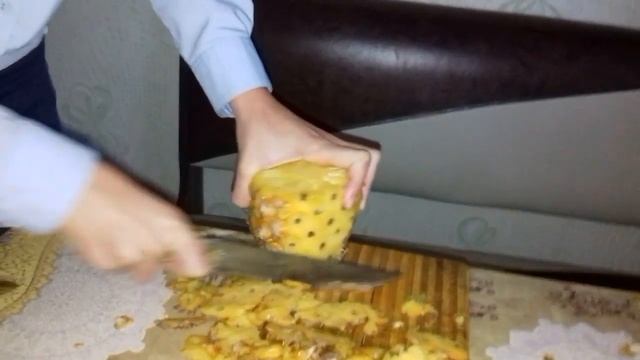 Очистка ананаса