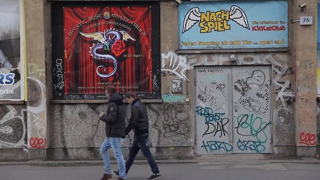 1000 frames in front of KitKat Club Berlin Mitte / march 2014 смотреть онлайн