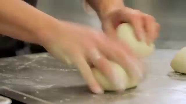 How to shape bread: Loaf, roll and single plait смотреть онлайн