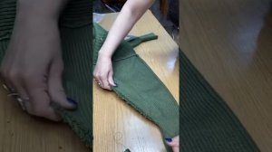 Видео,как правильно ушить рукава в вязаном полувере