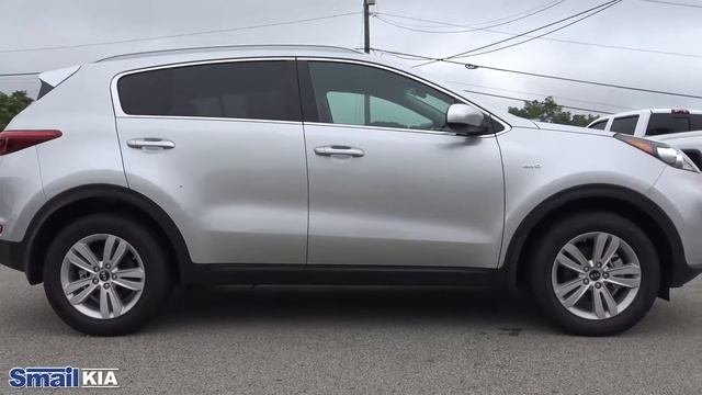 2018 Kia Sportage LX in Clear White with Gray Interior смотреть онлайн