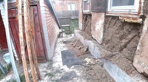 Восстановление очень старого дома! Когда уже не до шуток