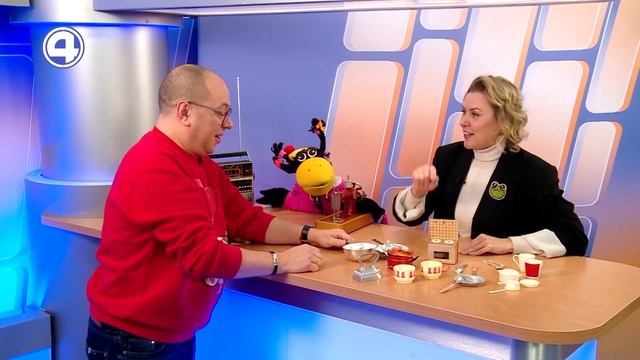 КАК СТАТЬ ХОЗЯЙКОЙ: ПОЛЕЗНЫЕ ИГРУШКИ СССР! Советская посудка и швейная машинка. Капашилки 18.12.23 смотреть онлайн