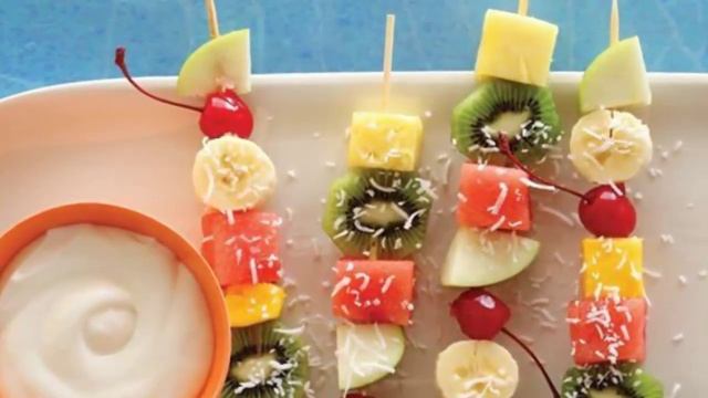 Фуршетный стол Канапе Фрукты на шпажках Фуршет Праздничные нарезки смотреть онлайн