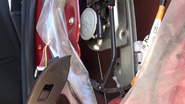 Замена заднего правого стекла Suzuki Grand Vitara 2