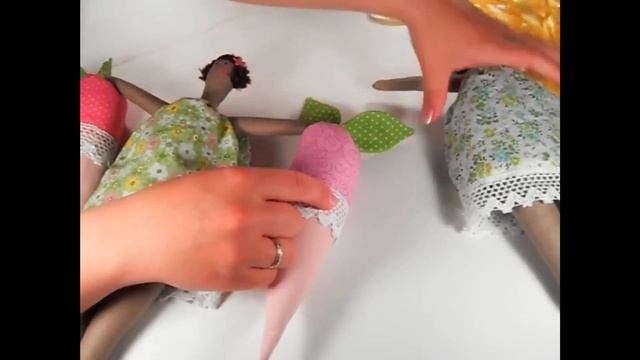 Как собрать гирлянду из кукол тильда и редисок. МК "Гирлянда из кукол Тильда и редисок", часть 5. смотреть онлайн