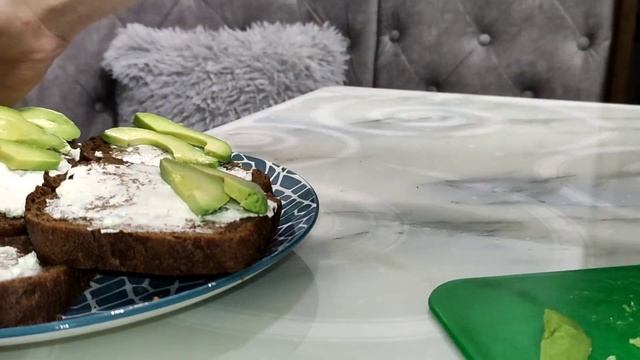 Бутерброди з авокадо / бутерброды с авокадо смотреть онлайн