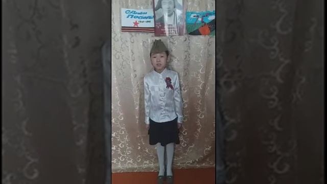 Стихотворение Спасибо деду за Победу(автор М.А. Кривов смотреть онлайн