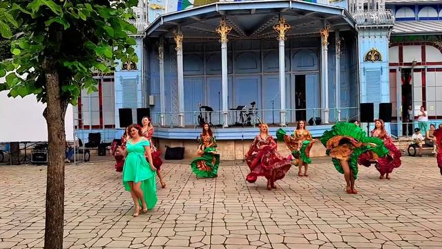 Татьяна Мудель, Оксана Калимбет, Ансамбль Экспрессия Танцуй красивая. Руководитель Чернова Н.Г. смотреть онлайн