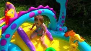 БАССЕЙН  для детей с динозаврами Бассейн с шариками Детское видео. Игры в бассейне