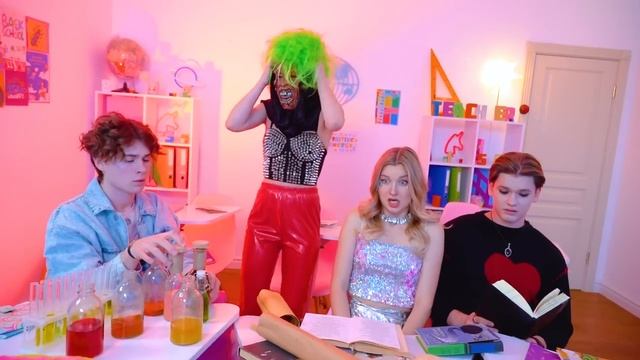 Моя Мама - Русалка! Русалка и Вампир Стали Родителями _ Мэрпайр В Реальной Жизни смотреть онлайн