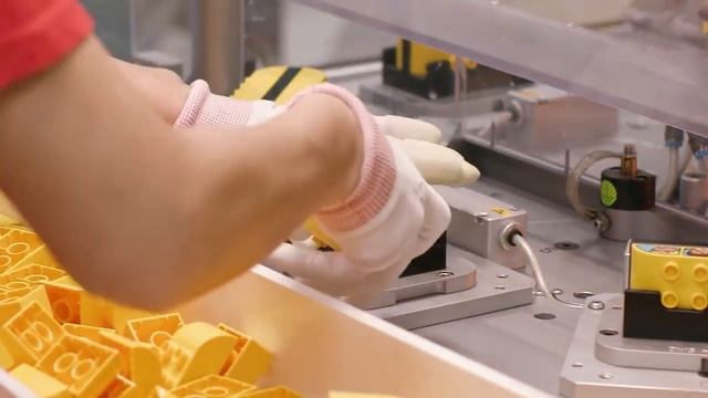 Как делают Lego DUPLO Минифигурки / Русский перевод - SDafiYT смотреть онлайн