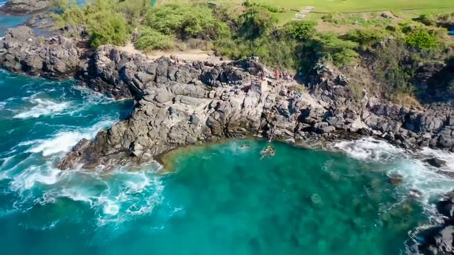 Cliff diving at Kapalua Bay, Maui, Hawaii смотреть онлайн