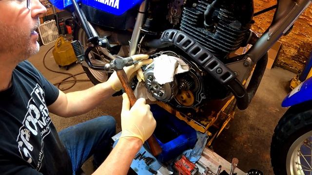 Yamaha TW200 Clutch Replacement смотреть онлайн