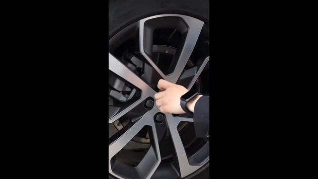 05 Lynk & Co 05 2020 Замена запасного колеса Объяснение использования домкрата смотреть онлайн