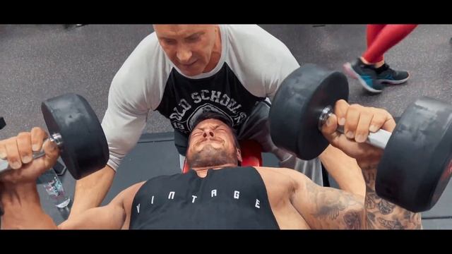 WOULD YOU DO 10 MORE REPS TO SAVE YOUR MOTHER? Chest Training with THE GIANT IN LAS VEGAS смотреть онлайн