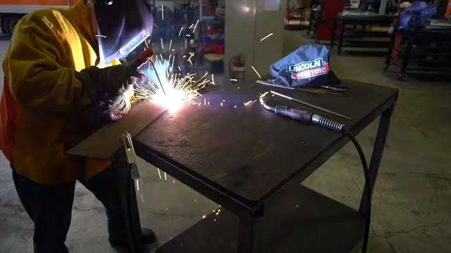 SMAC 35D-G running a Speedtec 200c lincoln welder смотреть онлайн