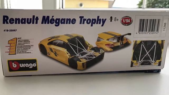 Burago 1/24 Metal Kit Renault Megan Trophy смотреть онлайн