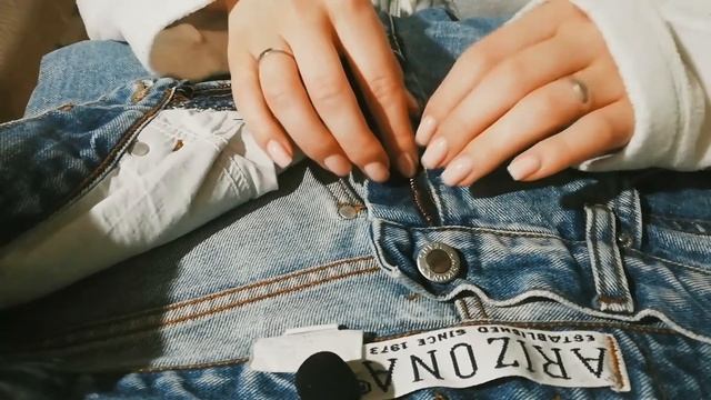АСМР звуки ткани, чищу одежду липким роликом/ASMR Clothes scratching смотреть онлайн