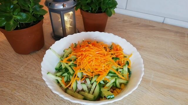 салат с копчёной курицей и огурцом смотреть онлайн