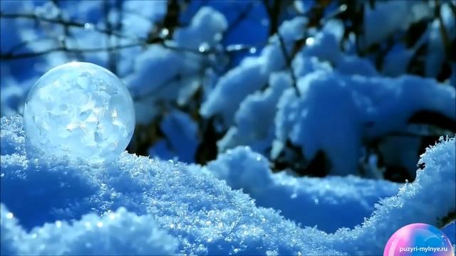 Мыльные пузыри при -15С. Замерзшие пузыри на морозе смотреть онлайн