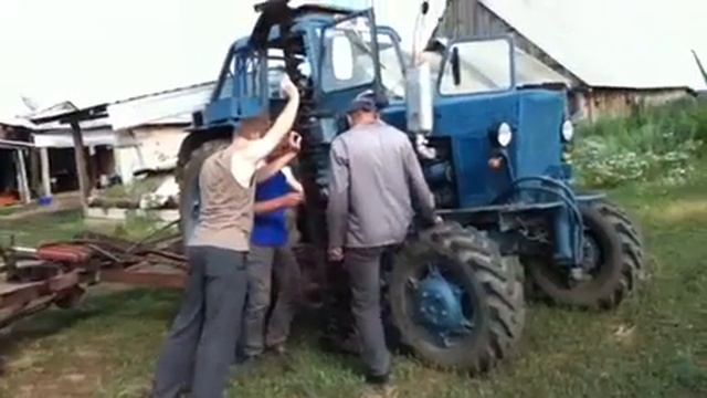 Андрей, его сыновья и трактор смотреть онлайн