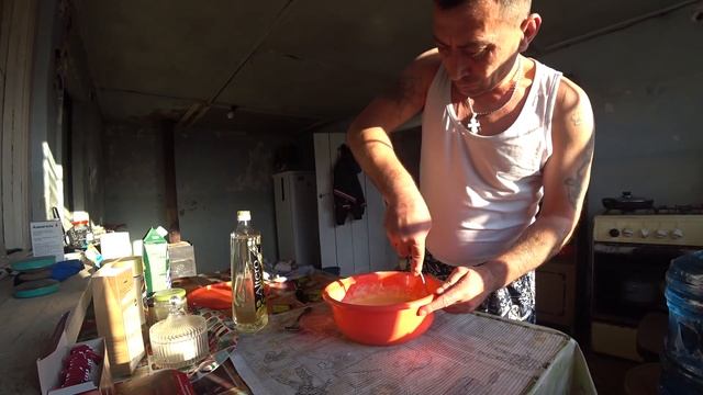 ПЕРВЫЙ РАЗ ПЕКУ БЛИНЫ/ПРИВЁЗ КОТЁЛ/ смотреть онлайн