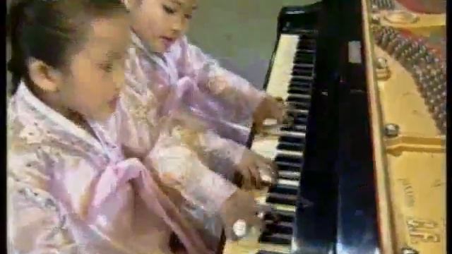 [Piano] "Our Kindergarten Teacher" (O Un A, O Un Pyol) {DPRK Music} смотреть онлайн