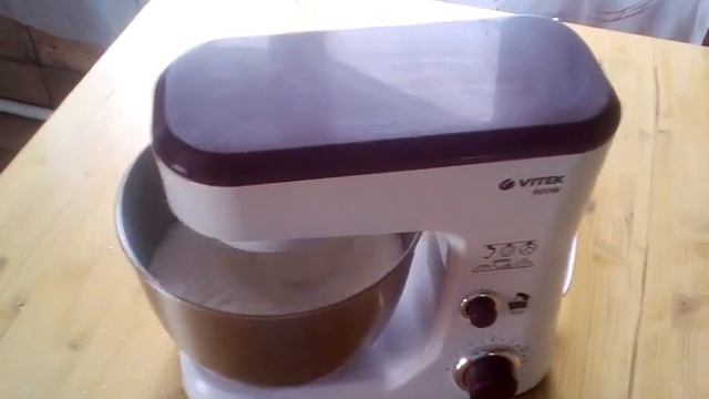 Миксер Vitek VT 1433 W в работе. смотреть онлайн