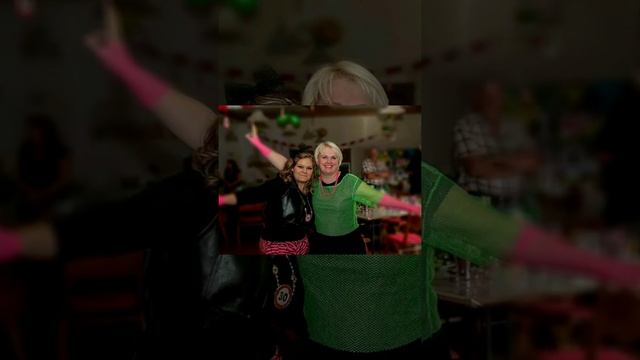 Вечеринка в стиле 80-90. смотреть онлайн