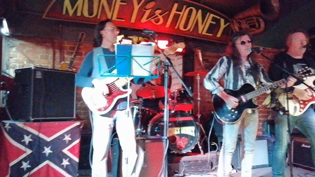SmoKings - Girl, You'll Be a Woman Soon (Urge Overkill) 18/11/22 "Money Honey" SPb смотреть онлайн