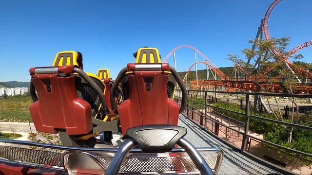 The mirrored Blue Fire: Giant Digger @ Lotte World Adventure Busan, South Korea, offride & onride смотреть онлайн