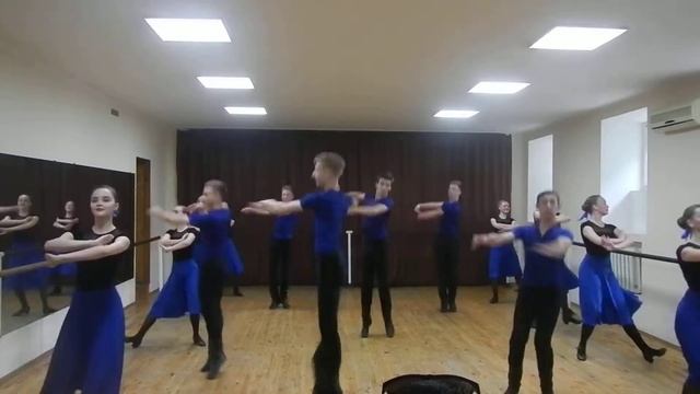 Народно-сценический танец, II-ой курс, II-ой семестр, этюд на вращения (Россия) смотреть онлайн