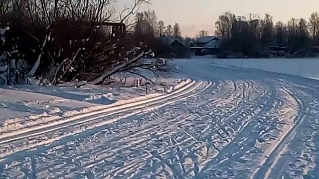 Собака кусает снегоход)) смотреть онлайн