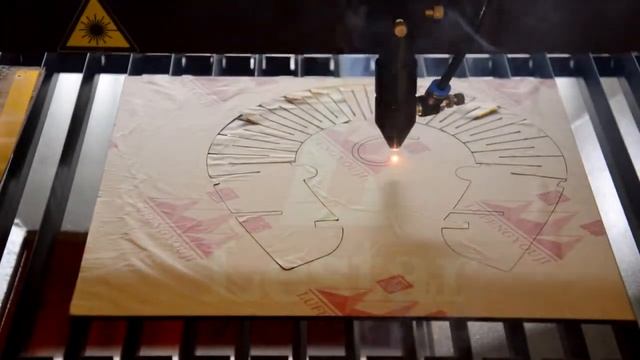 Раскрой акрила на лазерном станке Лестар смотреть онлайн