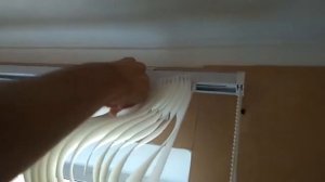 Установка вертикальных жалюзи на бетонную стену