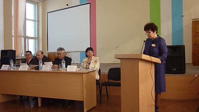 Выступает директор школы №7