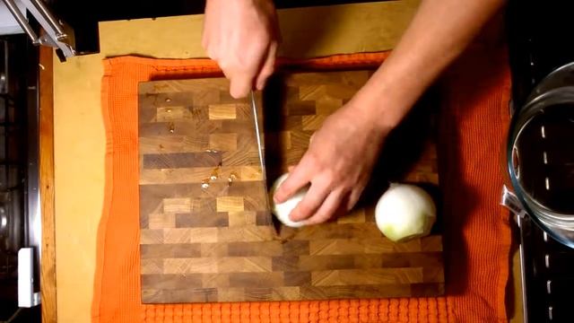 Нарезка кубиком репчатого лука