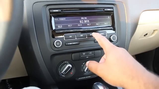 How to enable the AUX input on the base radio RCD310 смотреть онлайн