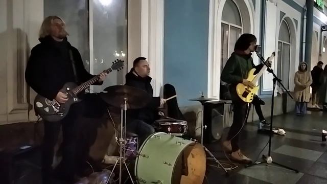 УЛИЧНЫЕ МУЗЫКАНТЫ СПб, ЖЕНЯ и гр.ШУМНЫЕ СОСЕДИ(9),08.11.23. смотреть онлайн